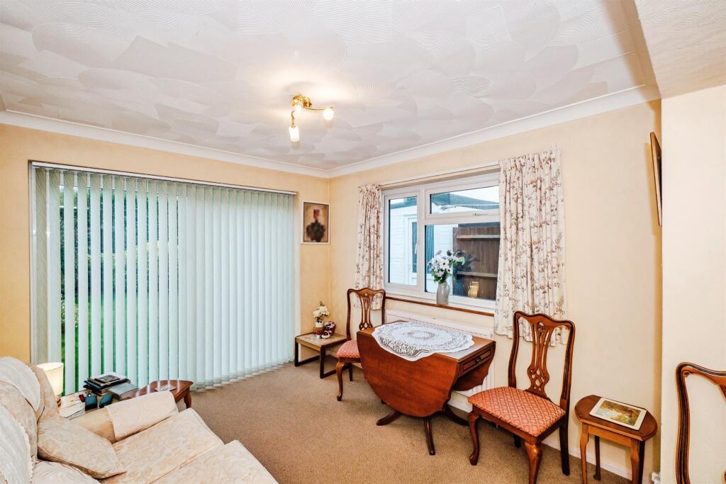 Muirfield Road, Worthing photo 4