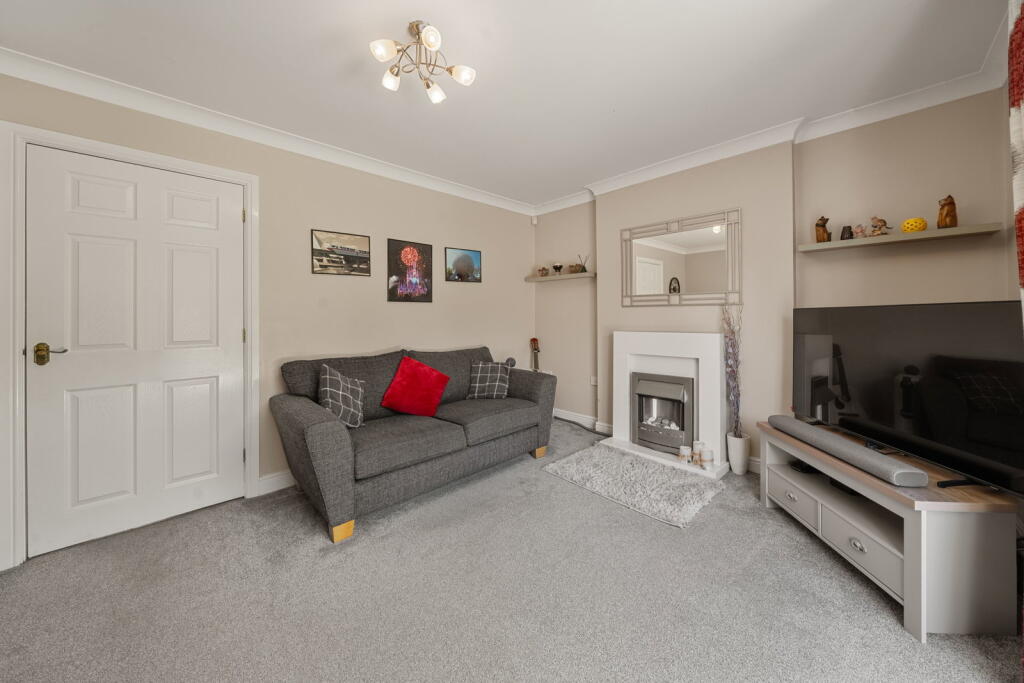 House in Kirklees, Woodhouse Hill, Brackenhall - View 5