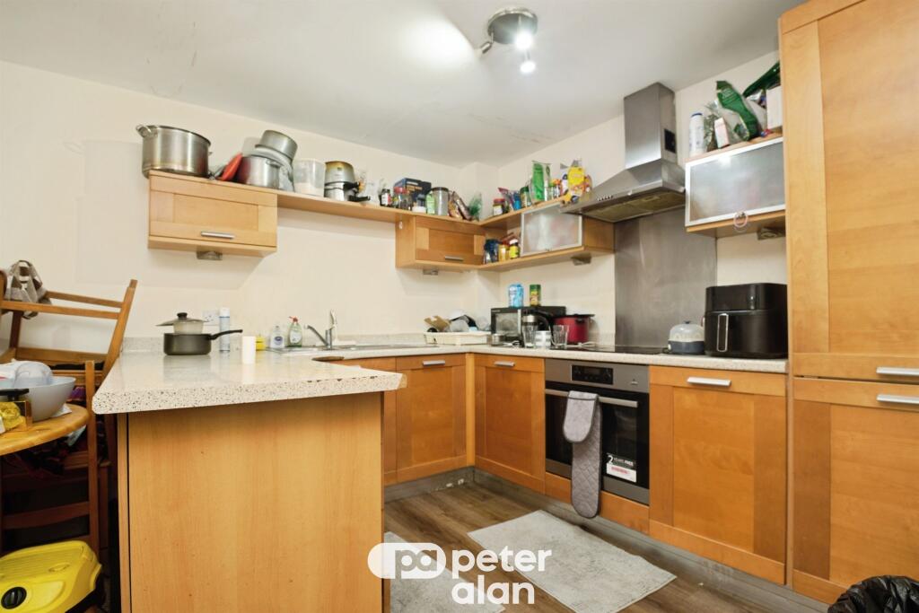 Apartment in Cardiff, Cathays - View 3