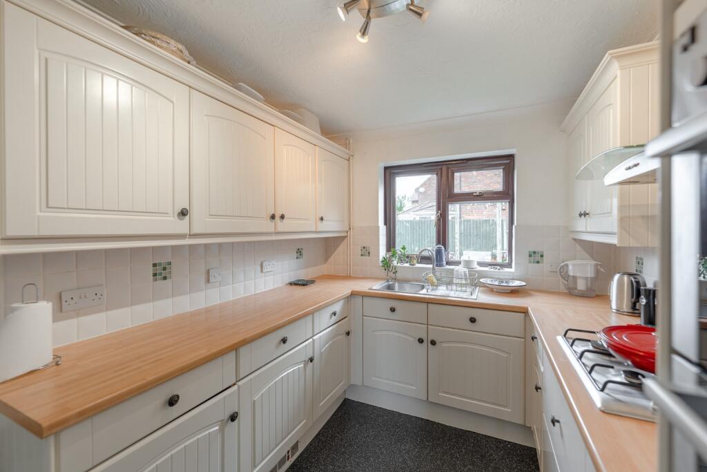 Barnard Close, Eynesbury, St. Neots, Cambs PE19 2UP photo 3
