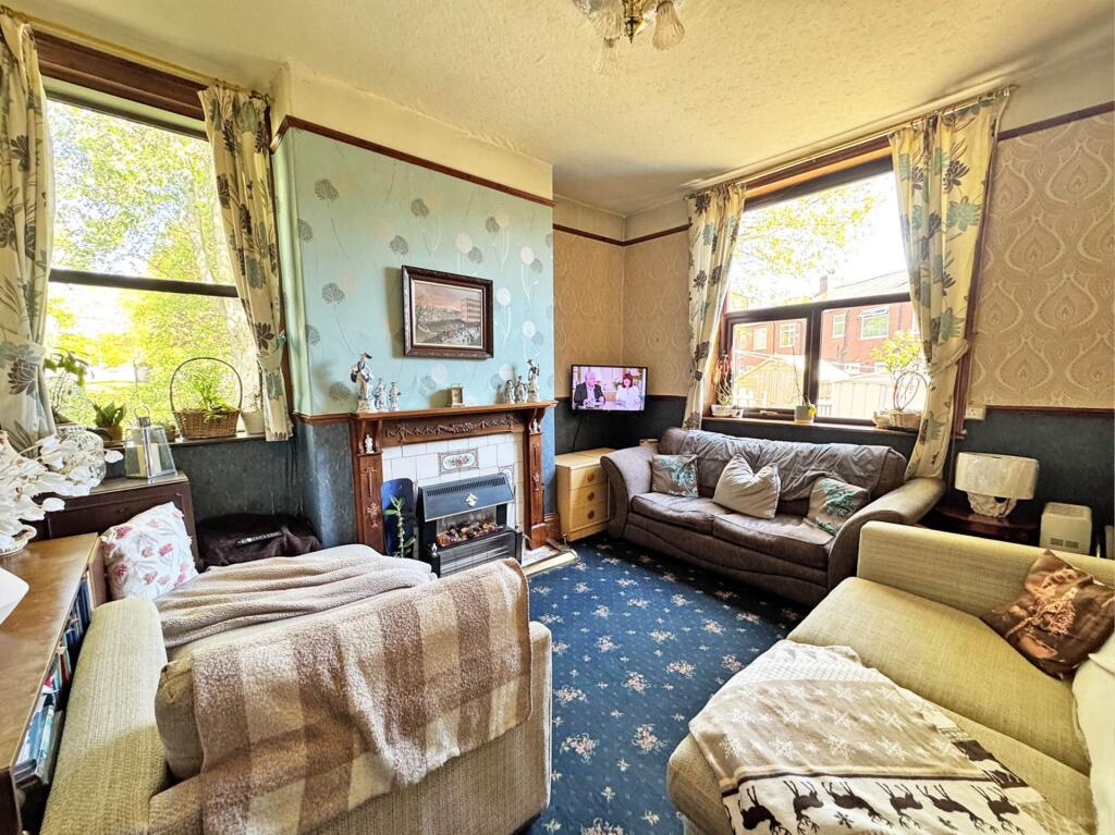 Rochdale Road, Royton photo 4