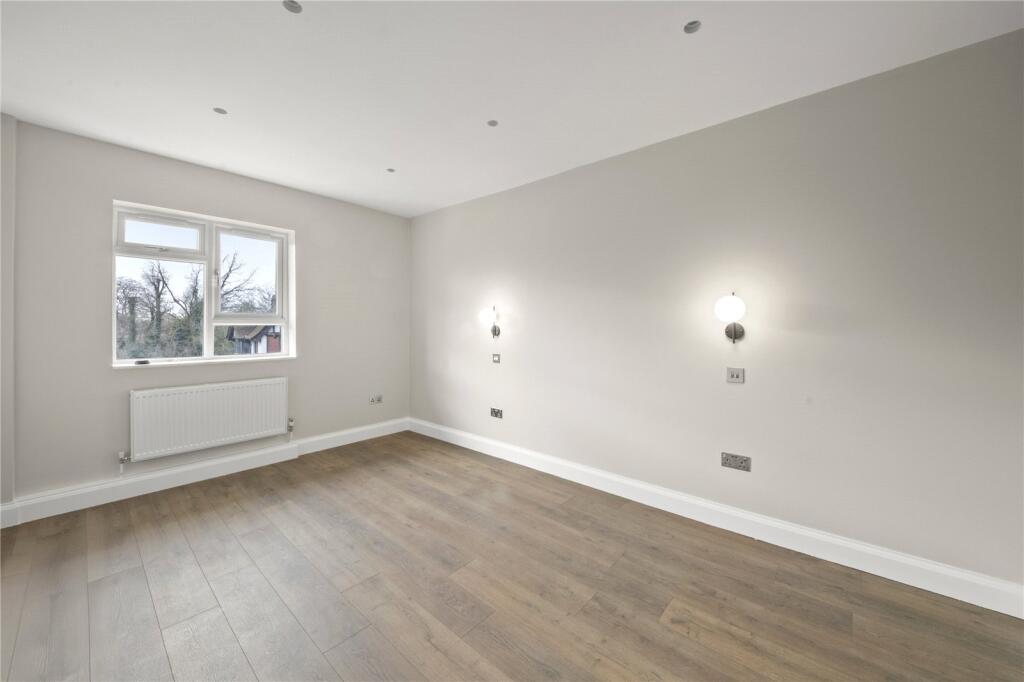 Apartment in London, Ruislip Gardens Retail - View 4