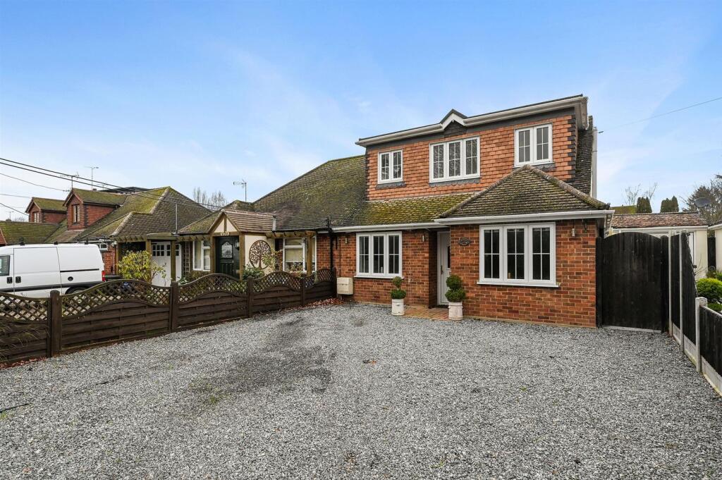 Hook End Road, Hook End, Brentwood photo 2