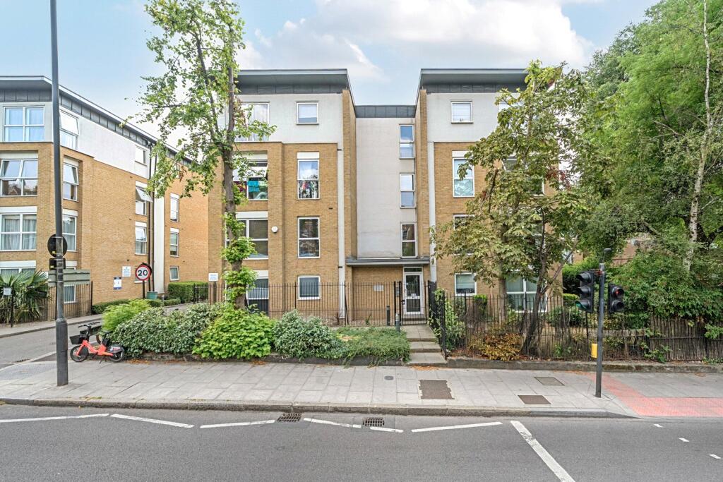 Apartment in London - More