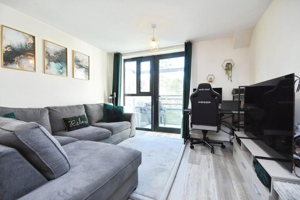 Apartment in Chelmsford - View 3