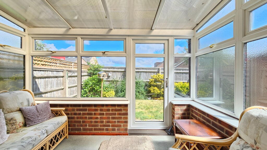 Robertson Close, Newbury, West Berkshire, RG14 7SQ - View 4