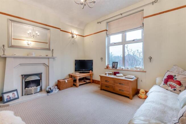 8672402-interior45.jpg