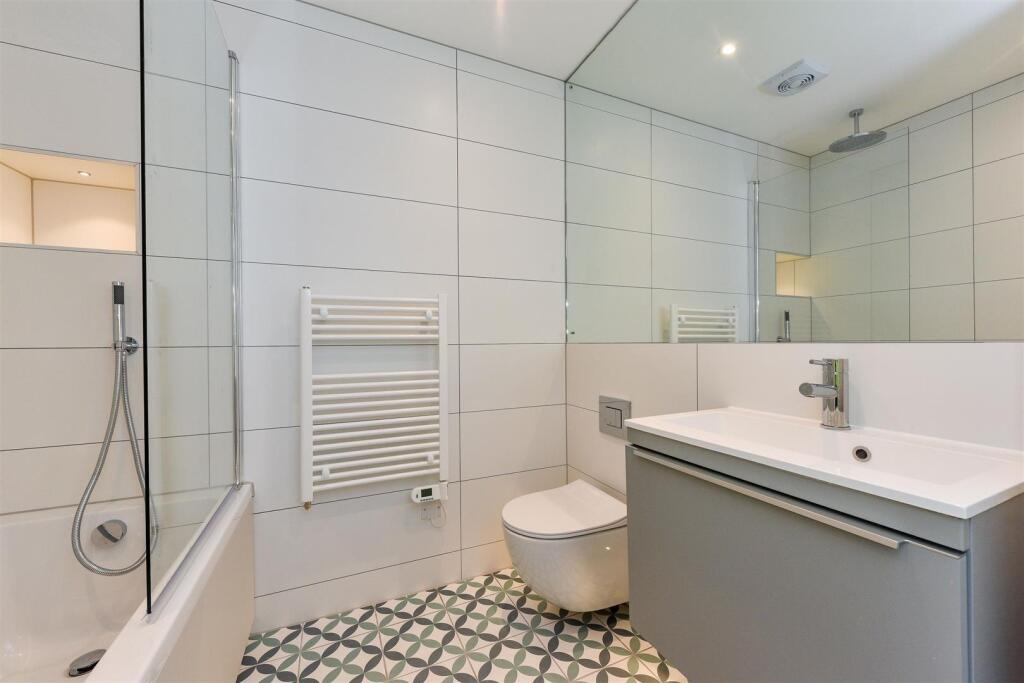 Apartment in Portsmouth, Portsea - View 2