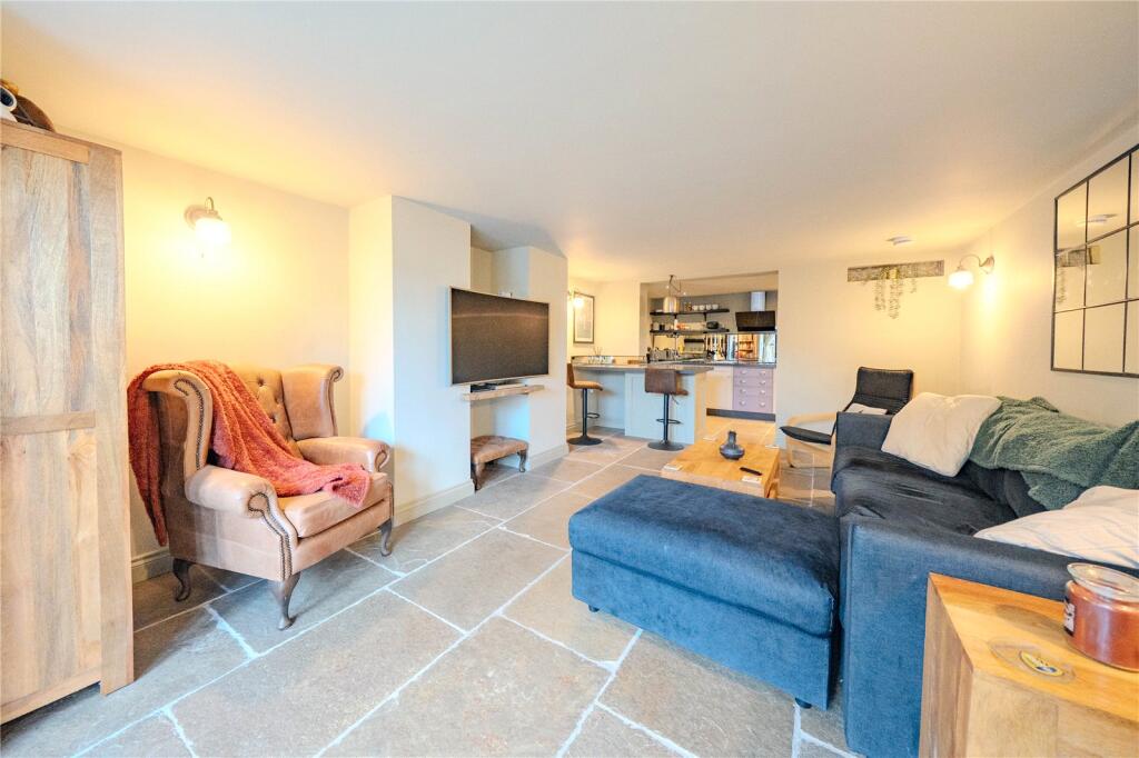 Apartment in Leeds, Park Villas, Roundhay - View 3