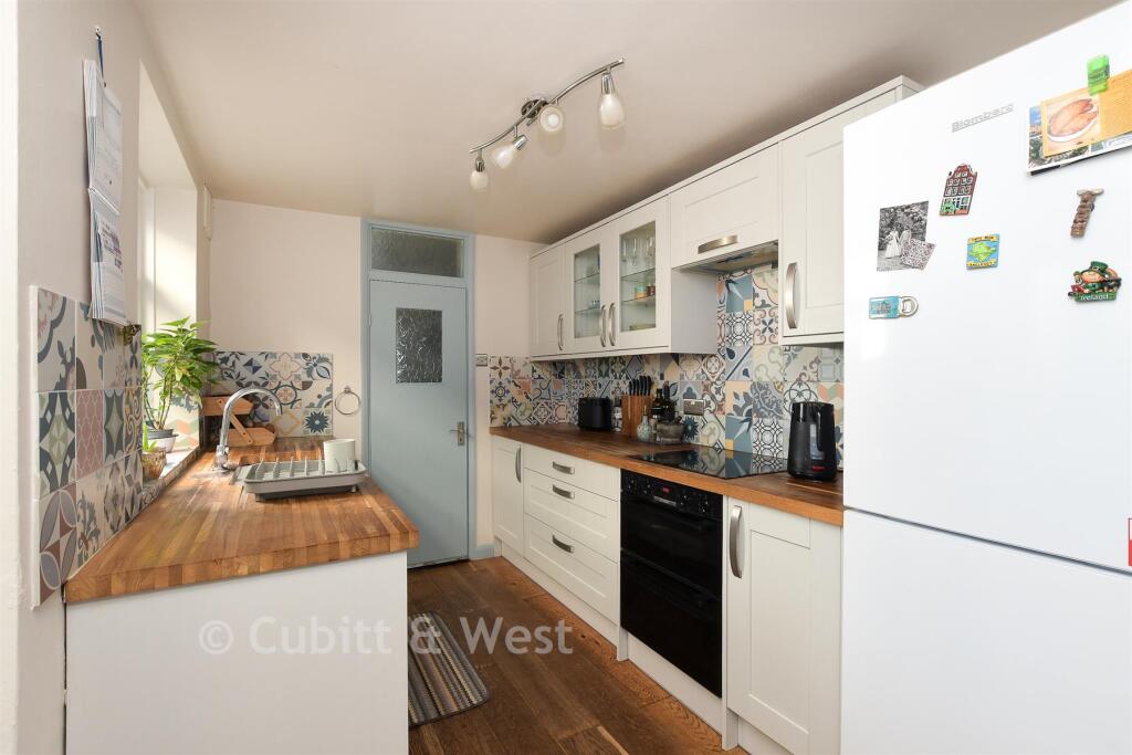 House in Sutton - More