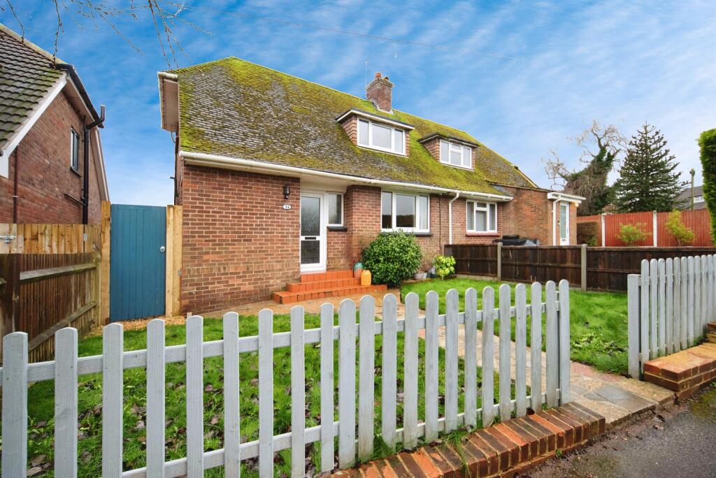 Main image of property: Bishops Close, Nettlestead, MAIDSTONE