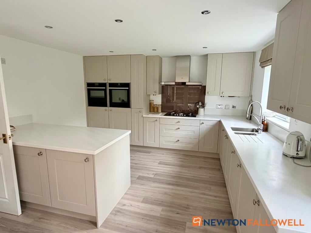 House in Newark, Fernwood - More