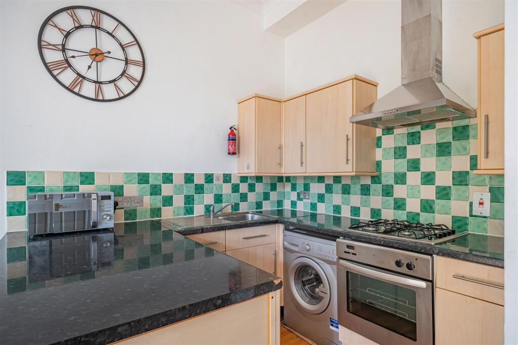 Apartment in London - View 5
