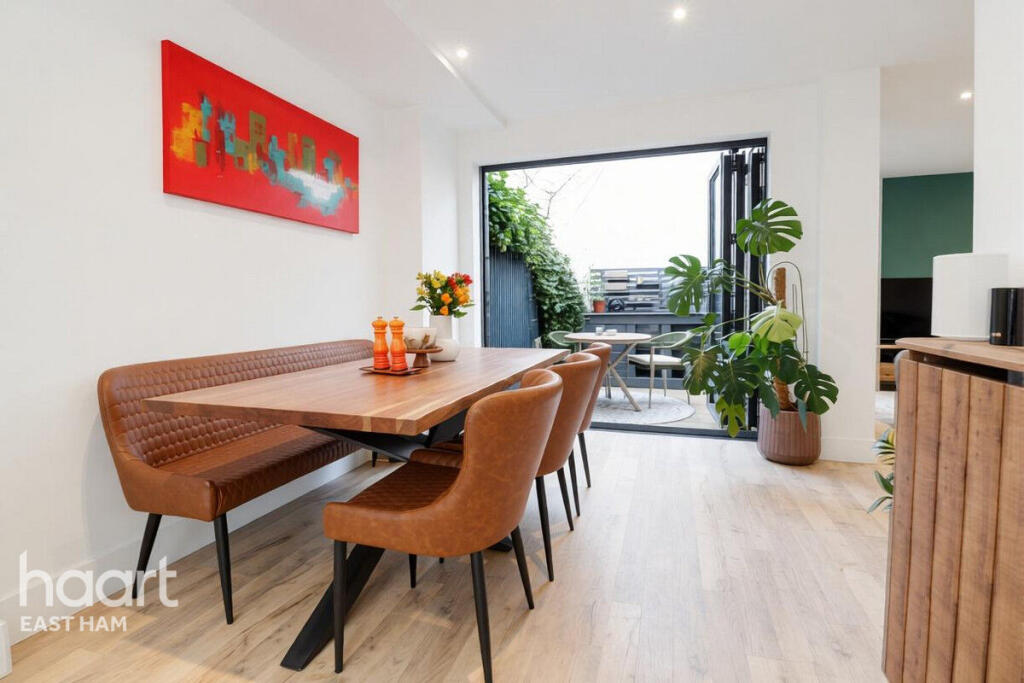Main image of property: Kempton Mews, London