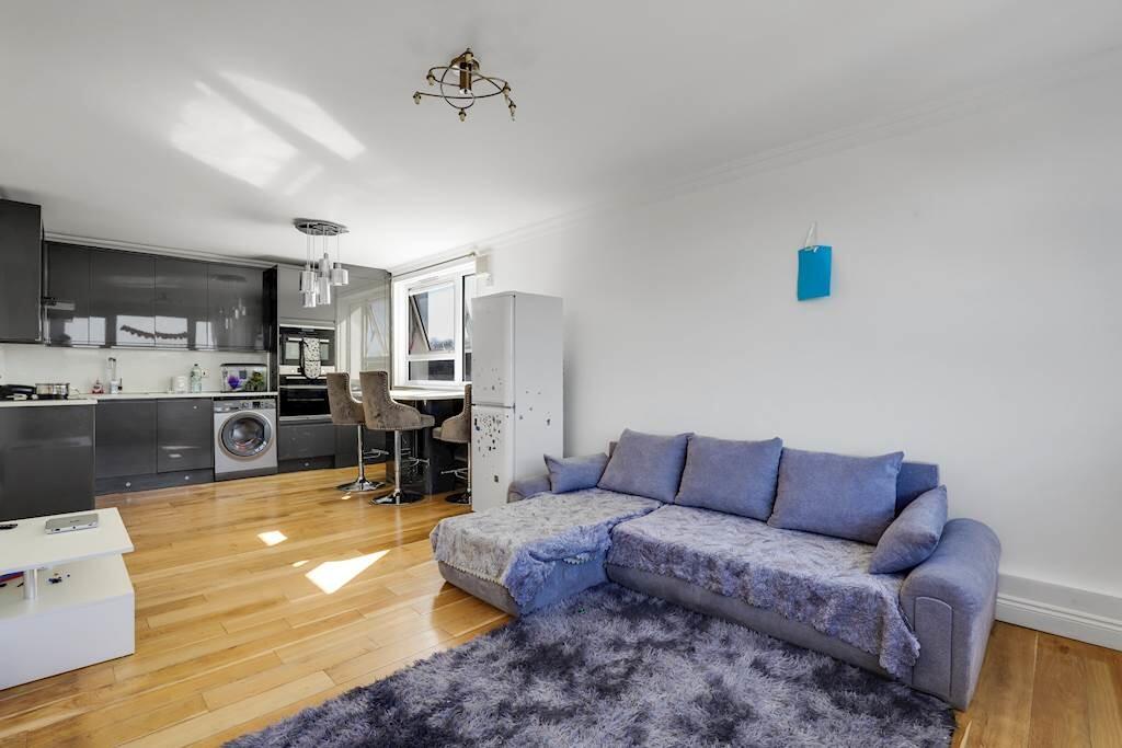 2-bed apartment on Forbes Court, Woodland Road, £305,000