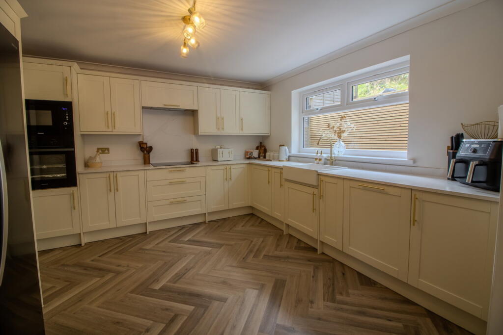 House in Newport - View 4