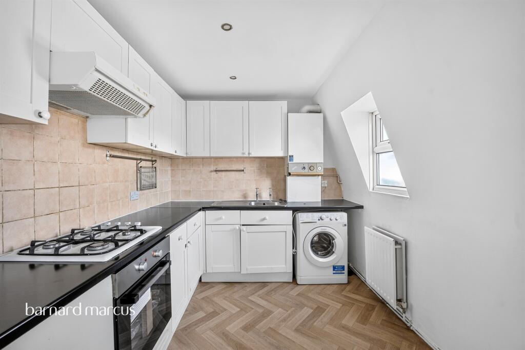Apartment in London, Mitcham - More