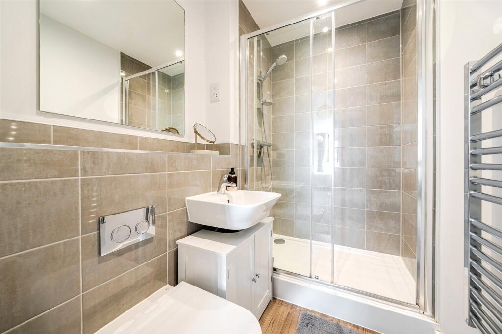 Apartment in Kingston upon Thames - More