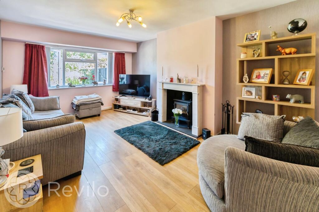 Pennine Drive, Milnrow, OL16 photo 4