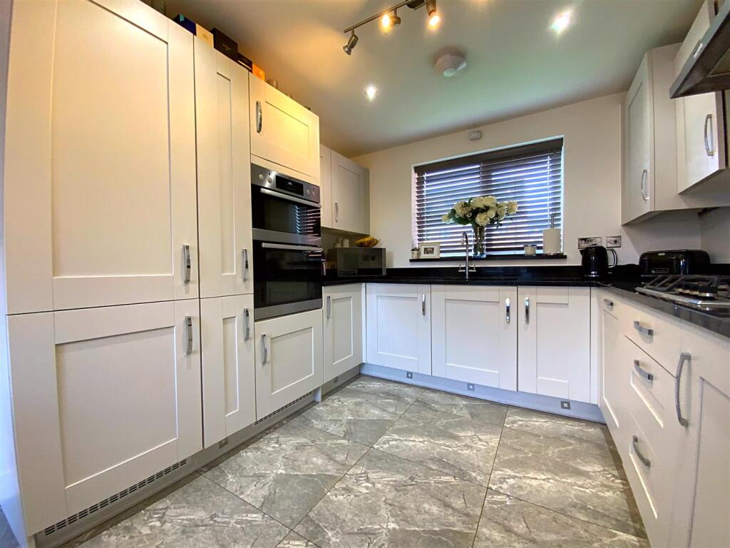 Buckworth Drive, Wootton, Bedford photo 3