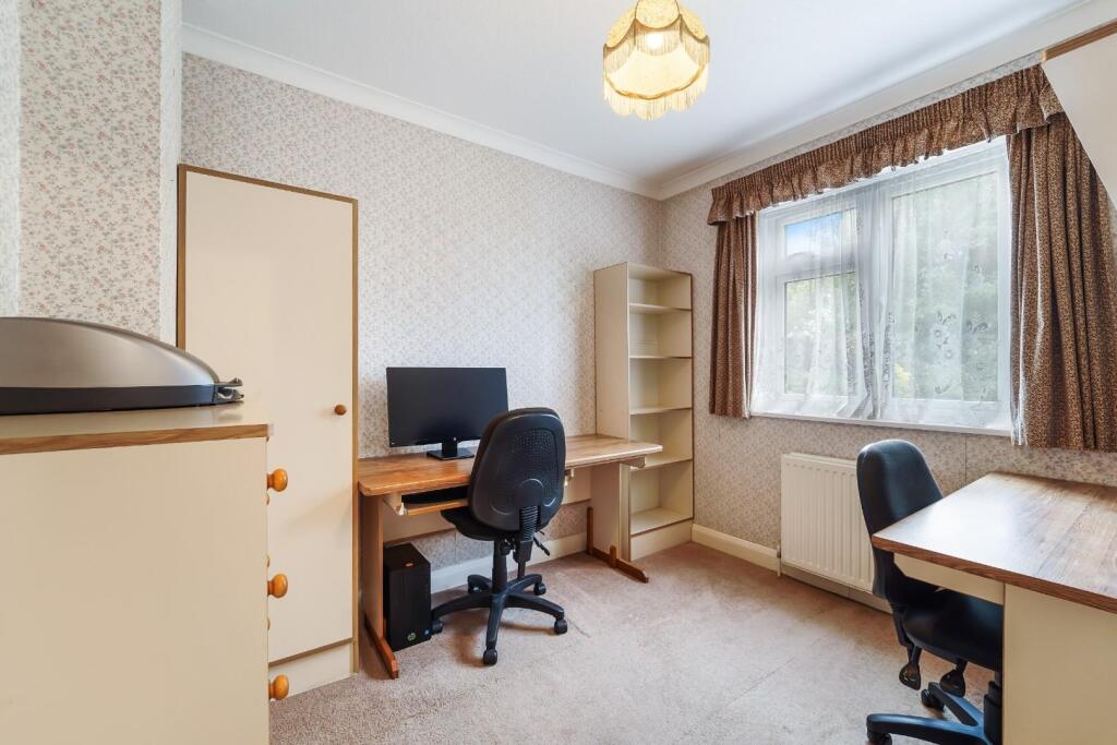 House in Epsom, Cuddington, Stoneleigh - More