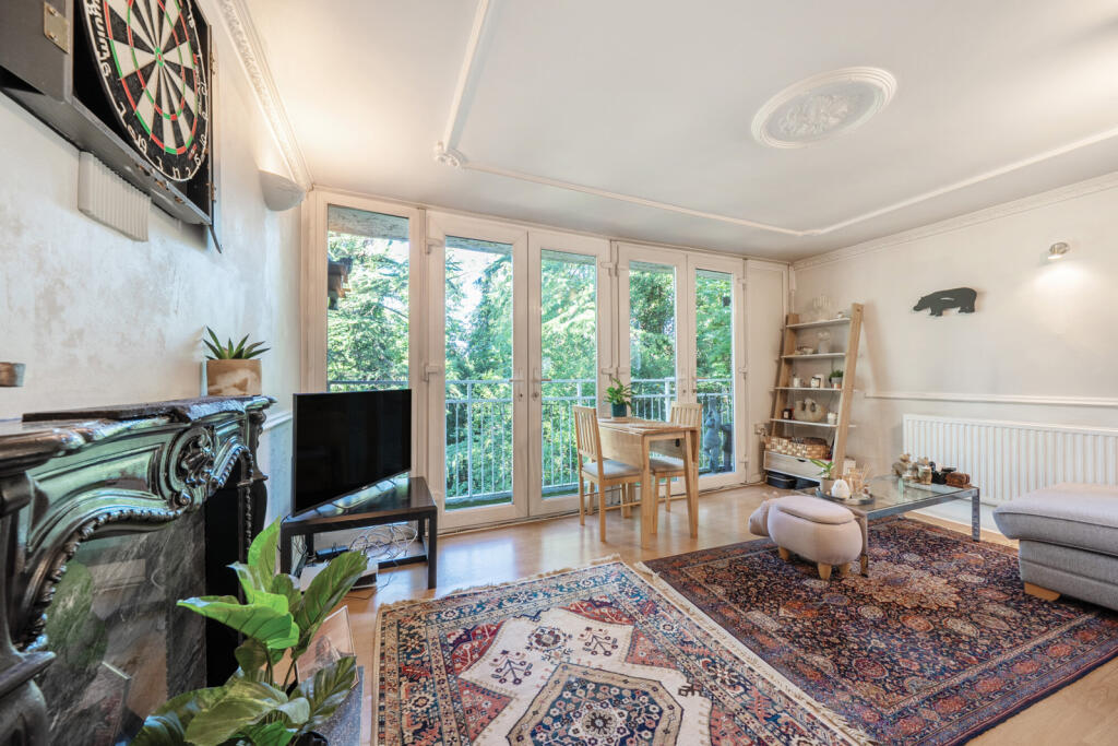 Leaf Close, Northwood, Hillingdon photo 4