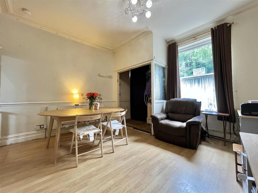 Wakefield Road, Stalybridge photo 4