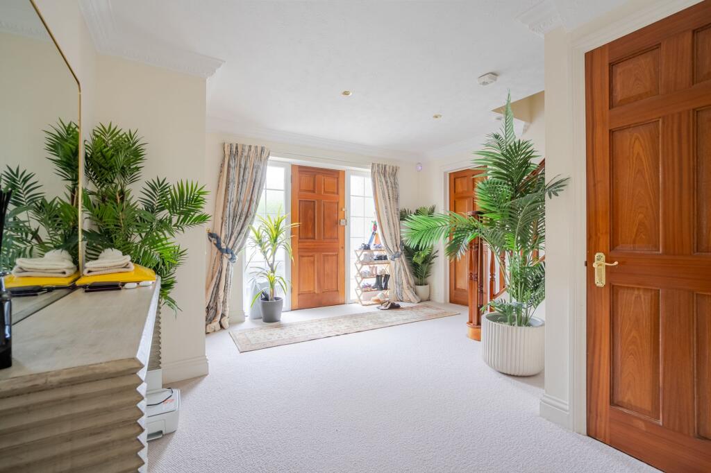 Armitage Court, Sunninghill photo 2
