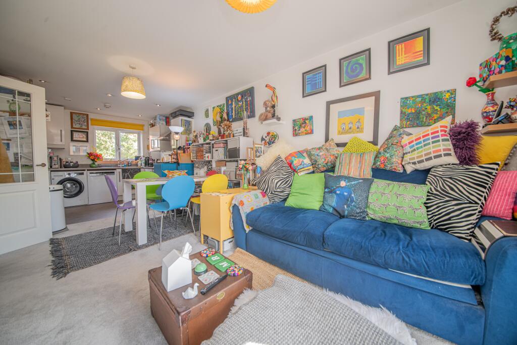 Apartment in Eastleigh, Newtown - View 5