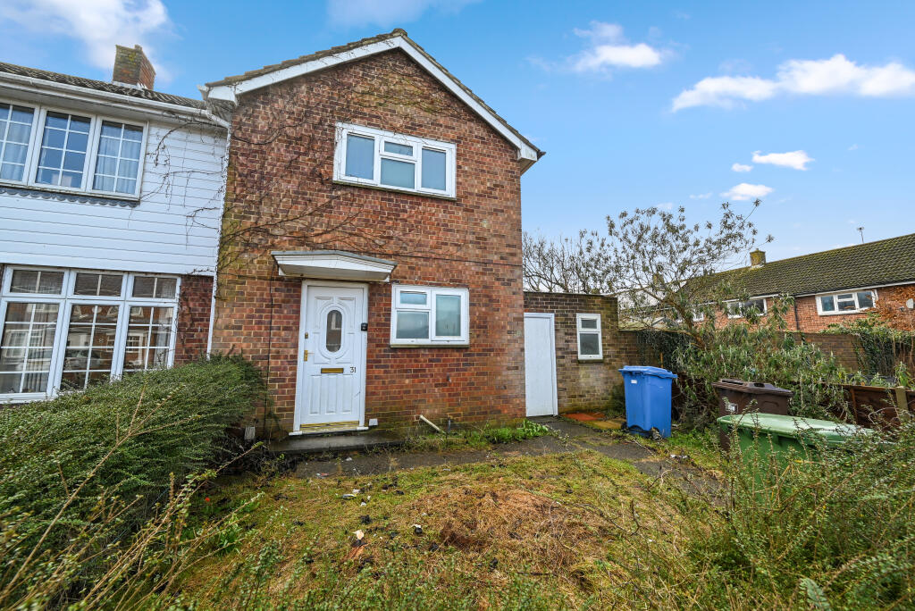 Main image of property: 31 Garth Square, Bracknell, RG42 2HA