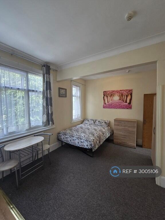 Main image of property: Bowes Road, London, N13