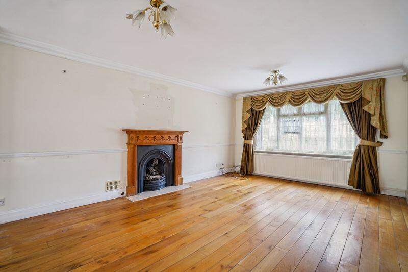 Bracken Close, Farnham Common photo 2
