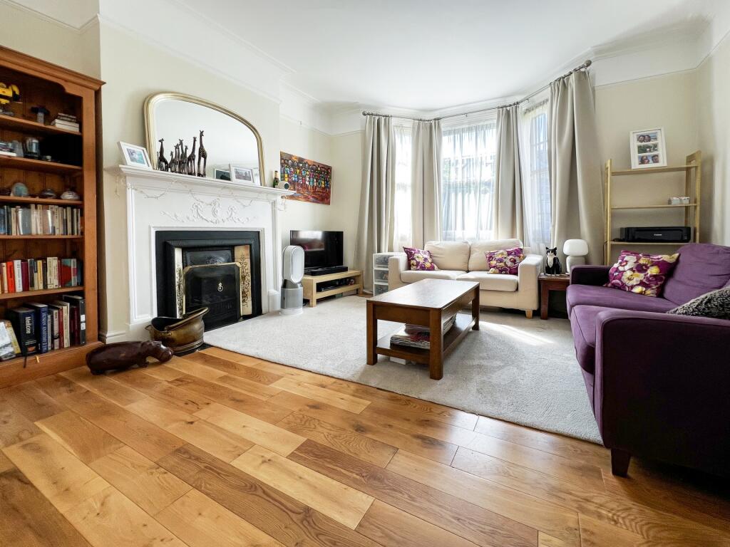 Apartment in London, Brondesbury Park, Brondesbury - View 2