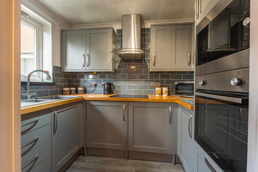 Apartment in Newport - View 2