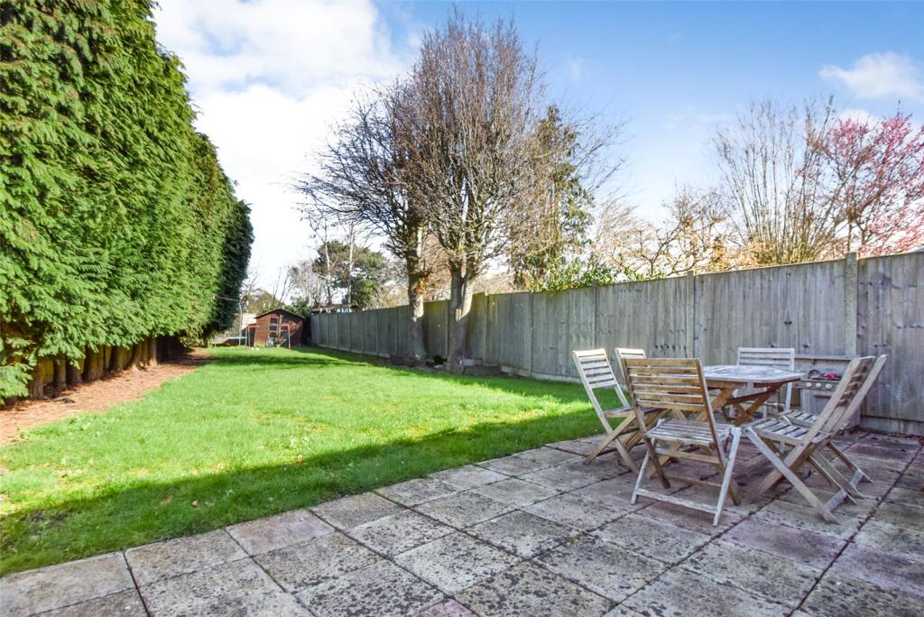 House in Hart, Yateley - More