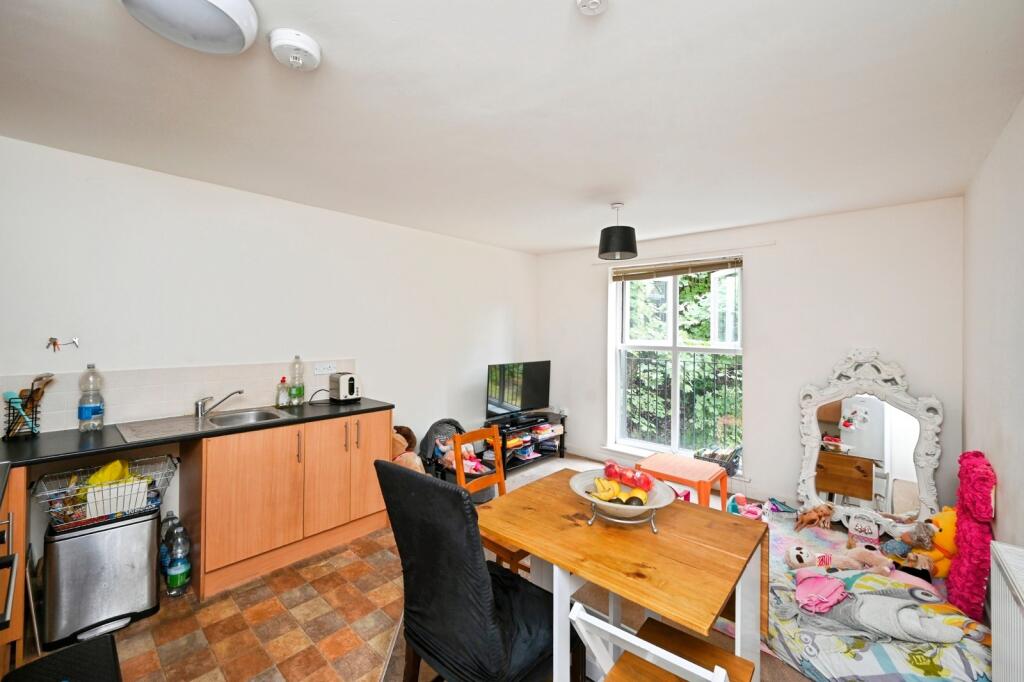 Apartment in Mansfield, Nottinghamshire - View 5