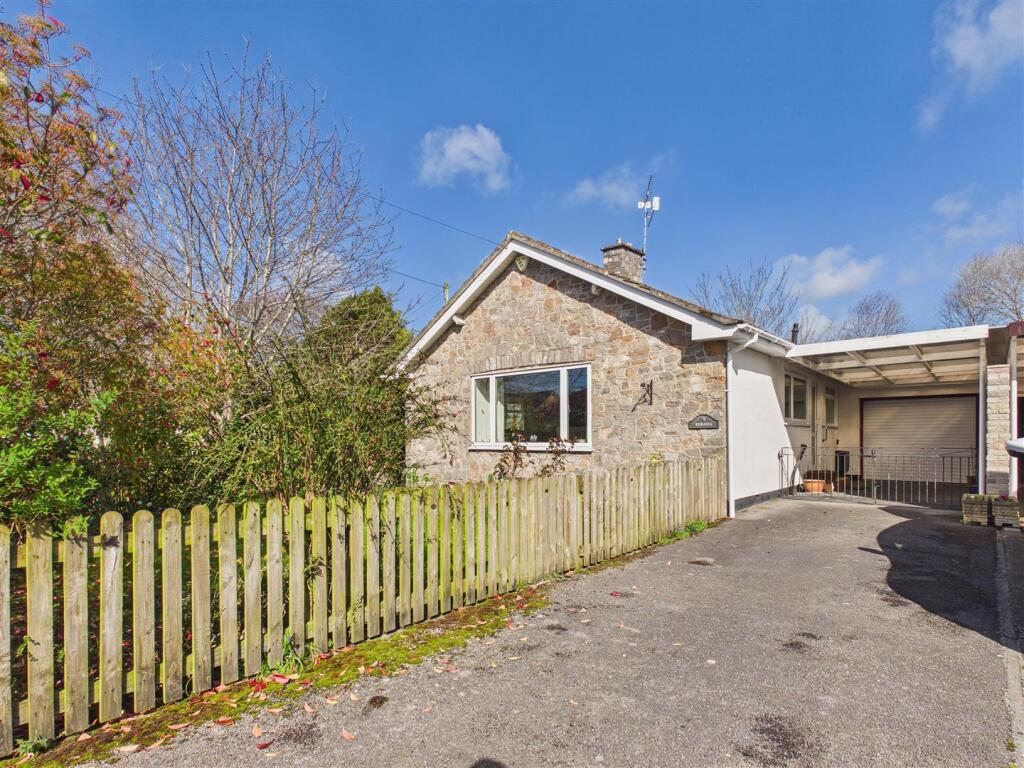3-bed detached on Barrows Park, Cheddar, £395,000