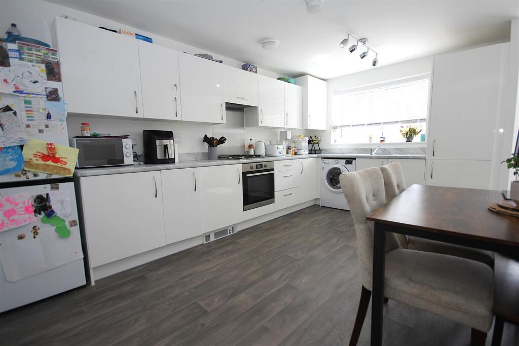 House in Winchester, Whiteley - View 4