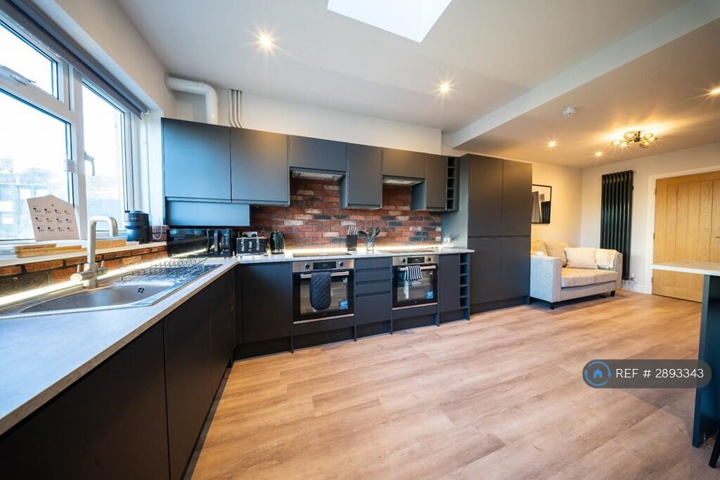House in Portsmouth, Buckland - More
