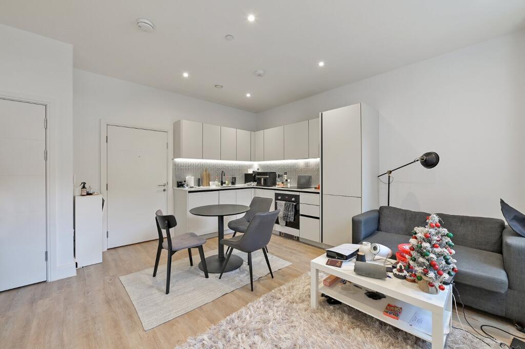 Main image of property: Memorial Avenue, Slough, Berkshire, SL1