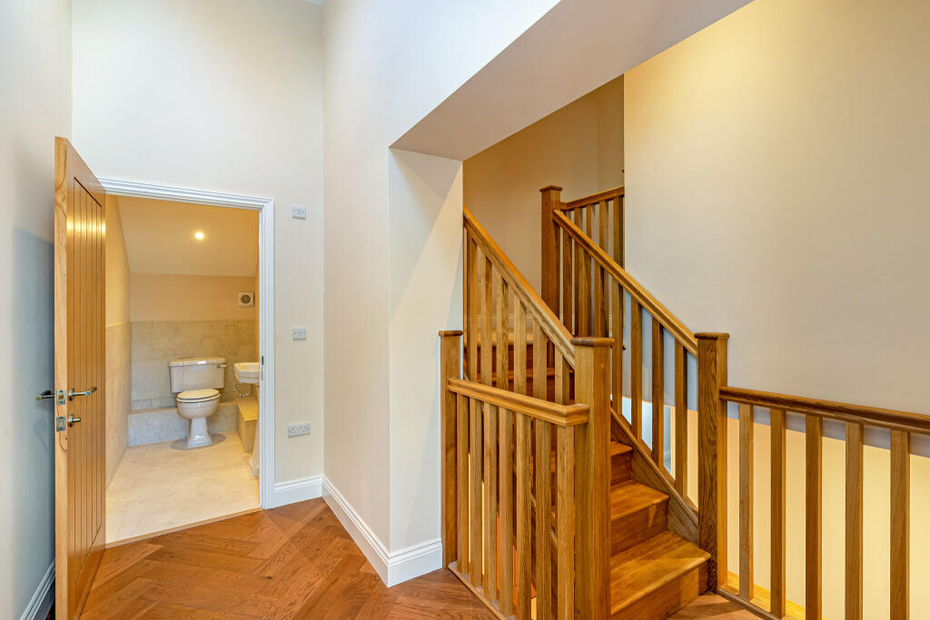 House in Stroud, Minchinhampton - More