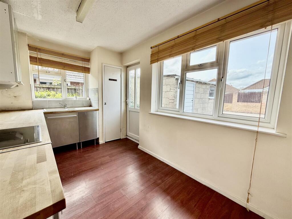 Slade Drive, Swindon photo 3