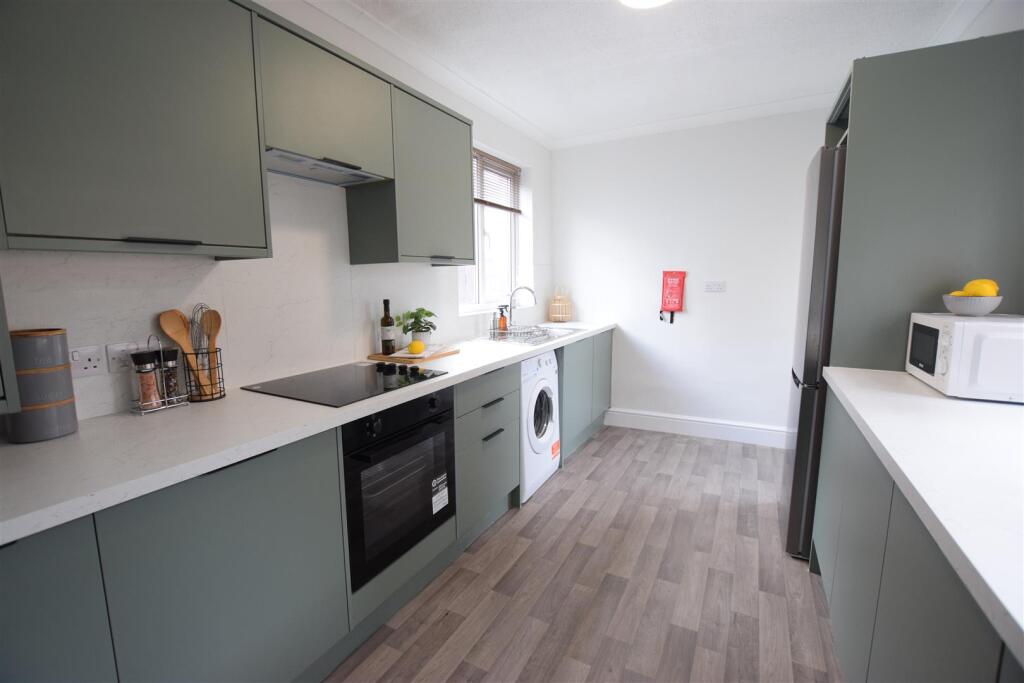 House in Lincoln - View 4