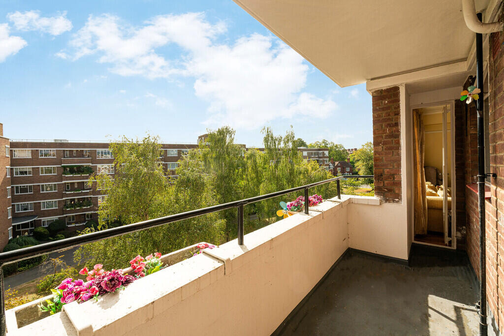 Apartment in London - View 4
