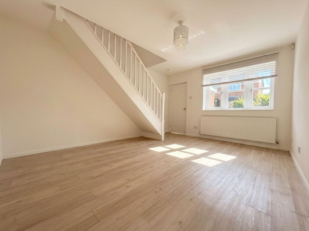 House in Huddersfield - View 3