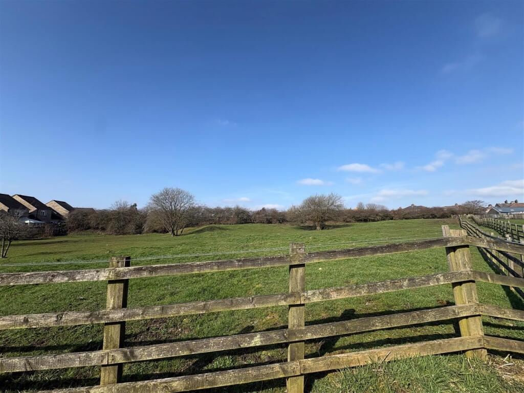 Additional image 24 of Greenton Crescent, Queensbury