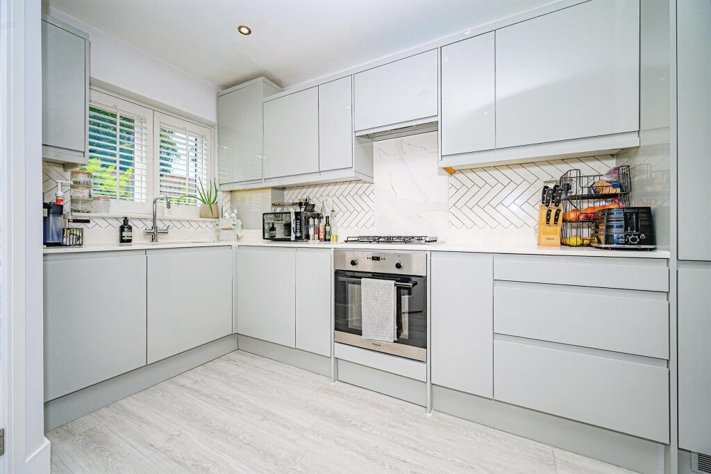 Savoy Close, HEMEL HEMPSTEAD photo 3