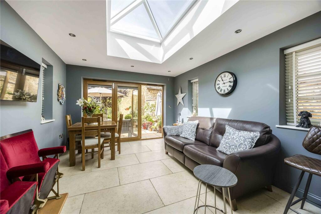 House in Worcester - View 4
