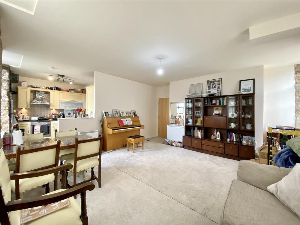 Apartment in Kirklees, Leymoor - View 5