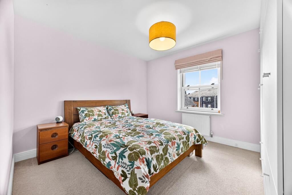 Apartment in Kingston upon Thames - View 4